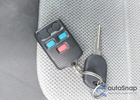 2005 Ford Expedition Xls z USA, uszkodzony, nr VIN 1FMPU13505LA10304